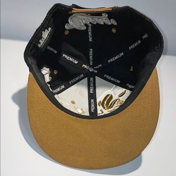 Chicago bulls Black and Gold Graphic Snapback Hat - Picture 6 of 7